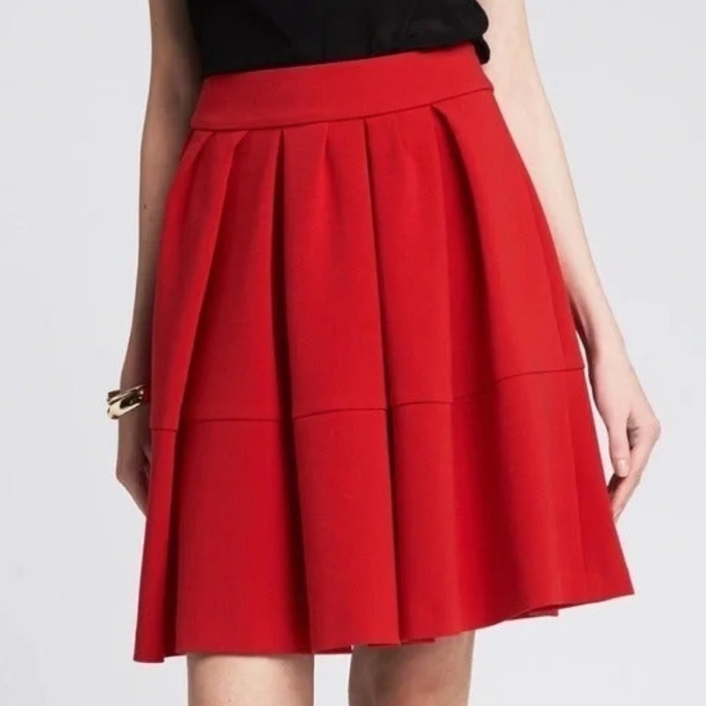 Banana Republic full pleated skirt with pockets